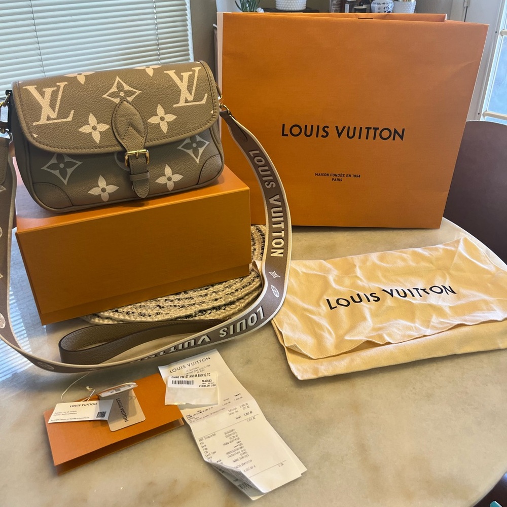 Louis Vuitton Diane beige/cream Monogram Shoulder Bag - Picture 1 of 10